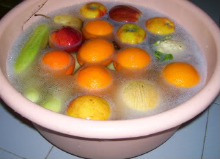 Cleaning fruits